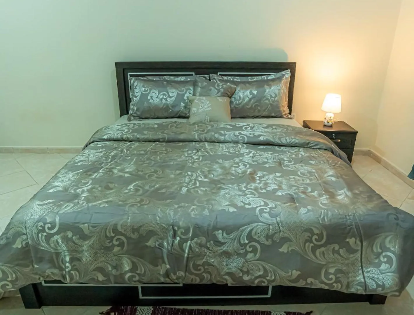 Room With Balcony Abu Dabi